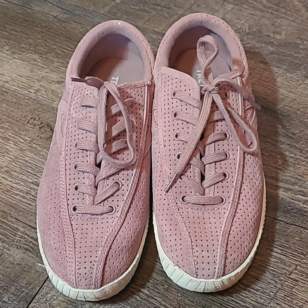 TRETORN Blush Mauve  Size 8.5 Suede Like Lace Fashion Sneaker